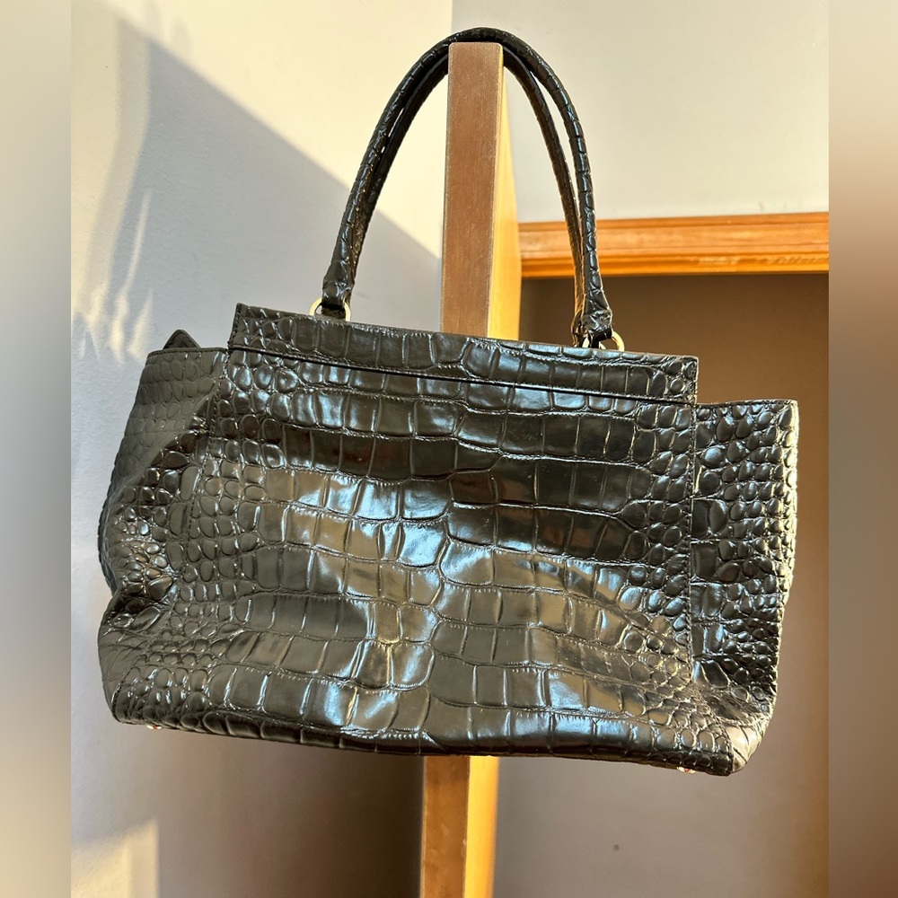 Kate Spade Elegant Black Crocodile-Embossed Handbag - Picture 4 of 15